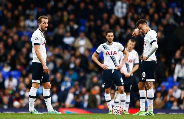 TA：利物浦担心伊萨克遭遇重伤，有可能在冬窗继续引进前锋（TA：伊萨克疑似重伤引发利物浦担忧，冬窗或再引进前锋）