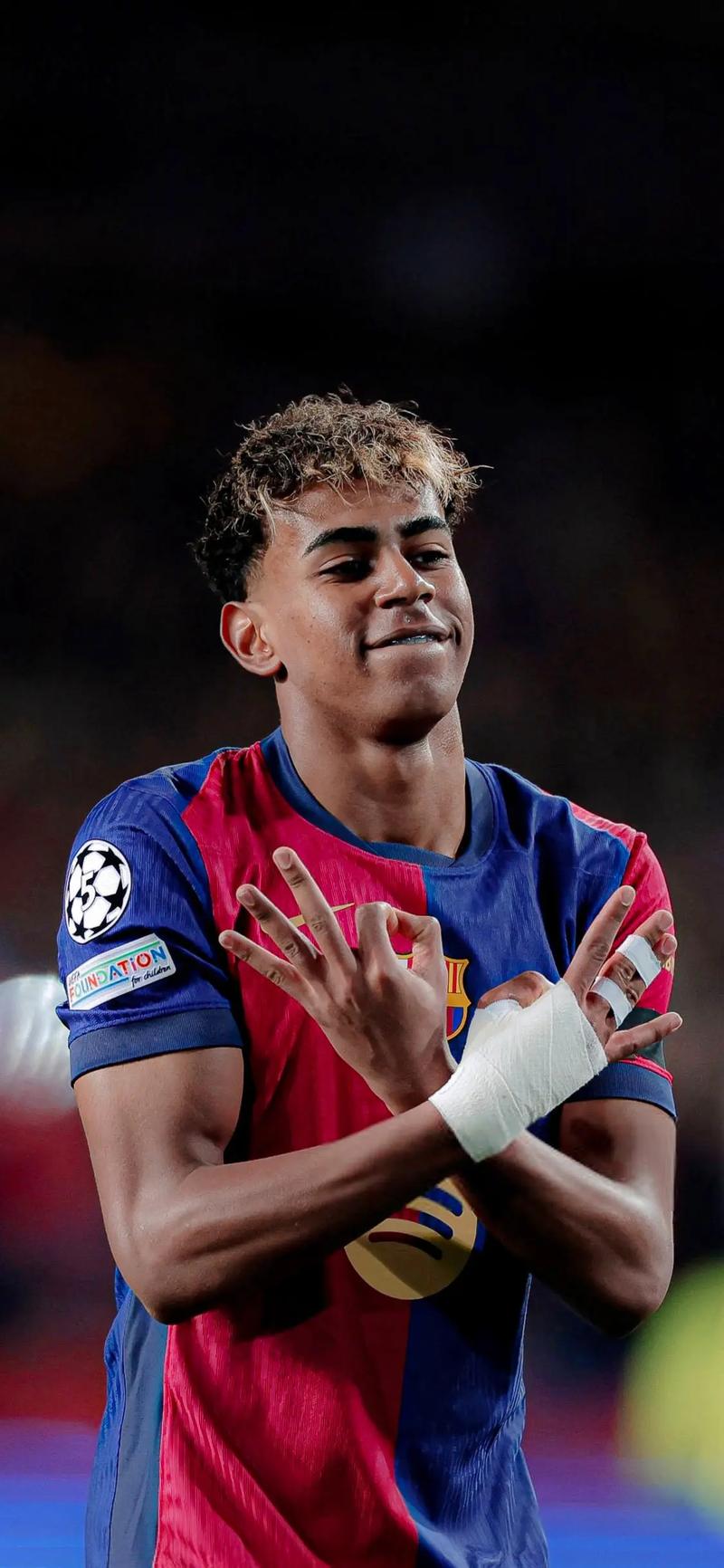 东西部得分王各砍10分，詹姆斯贡献劈扣，两队首节战平