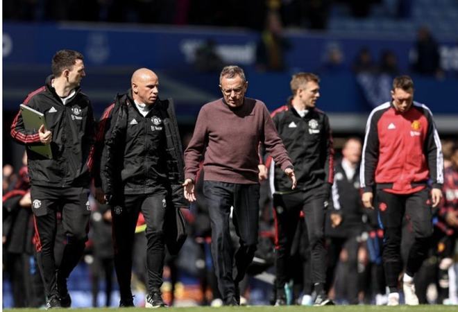 脚踝再次被晃没了