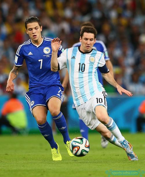 湖人vs猛龙首发：里夫斯搭档詹皇PK英格拉姆&巴恩斯