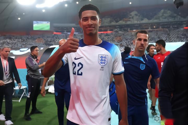 巴顿：李嗣镕一直很努力地训练，他的中超首秀应该是满分（巴顿称李嗣镕训练刻苦，中超处子秀堪称满分）